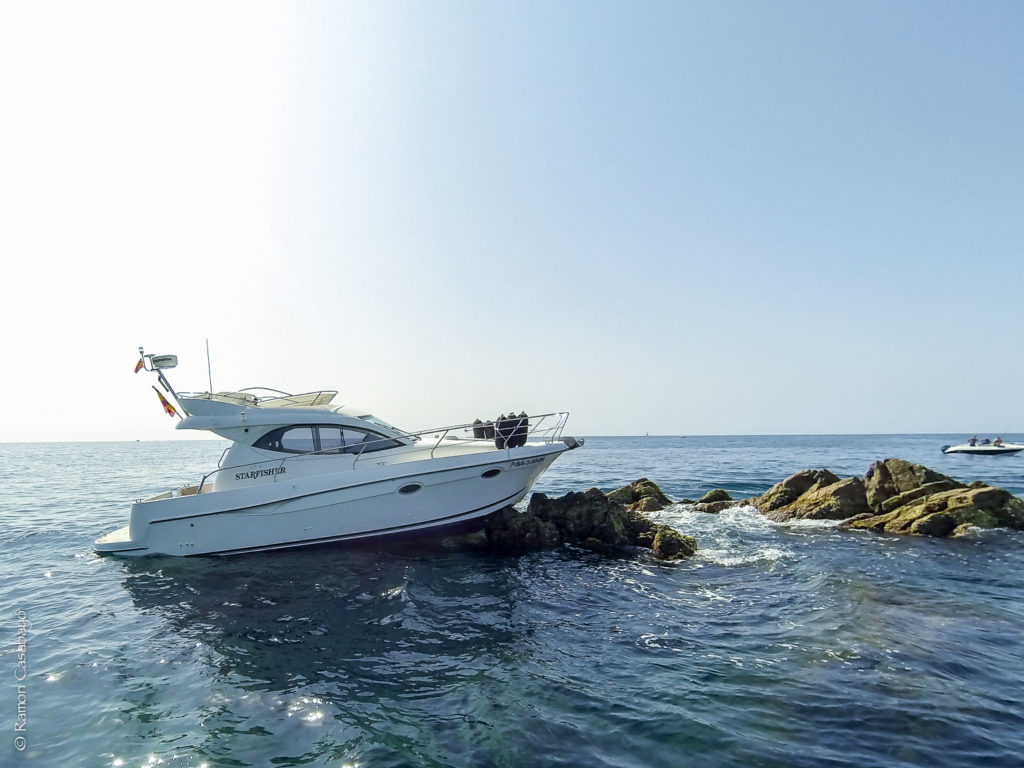 Recuperació embarcació d'esbarjo Illes Formigues